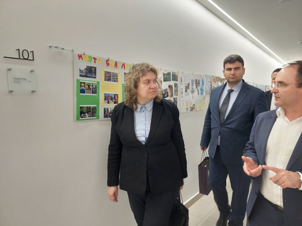 Parliament Chair Meets with Bulgarian Community in Budapest