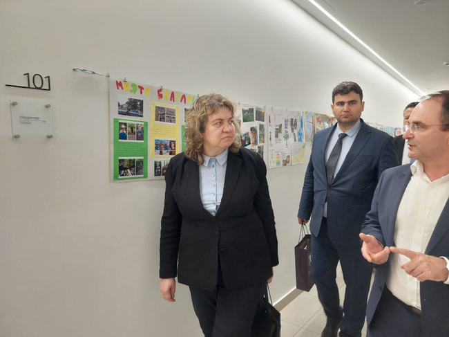 Parliament Chair Meets with Bulgarian Community in Budapest