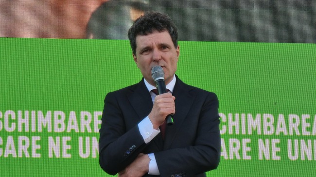 Romania's Presidential Candidate Dan Participates Alone in Election Debate, Opponent Simion Skips It