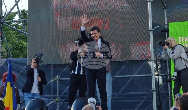 Първи резултати от екзитпол в Румъния: Никушор Дан е на първо място 