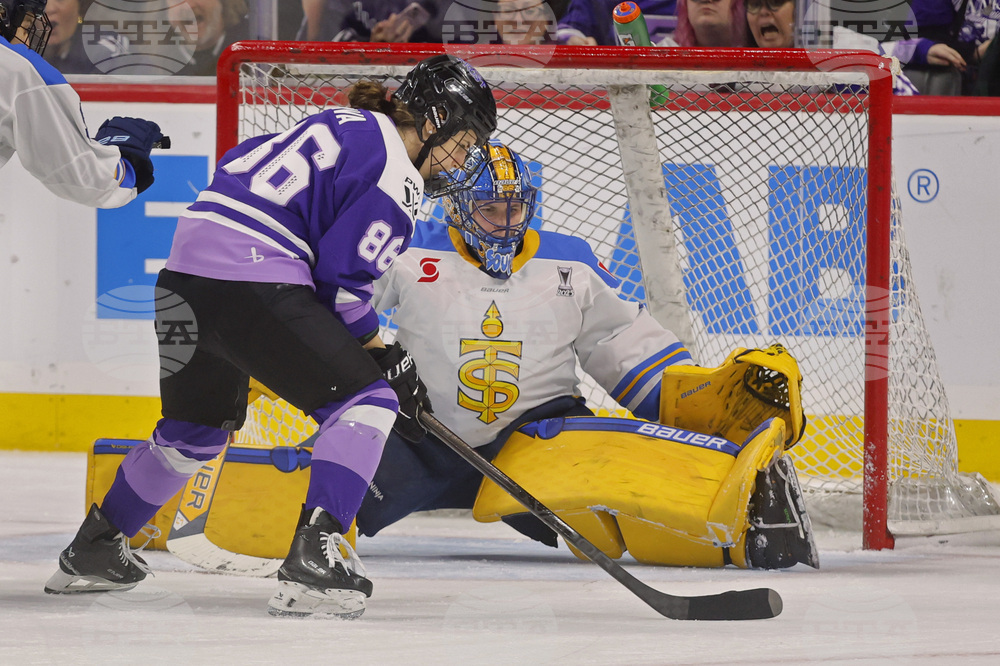 PWHL Sceptres Frost Hockey