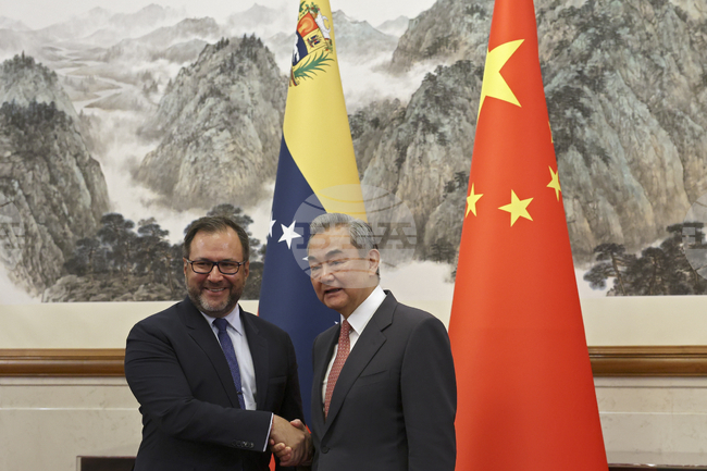 Венецуела обяви, че Иран ѝ е предложил помощ в случай на конфликт със САЩ