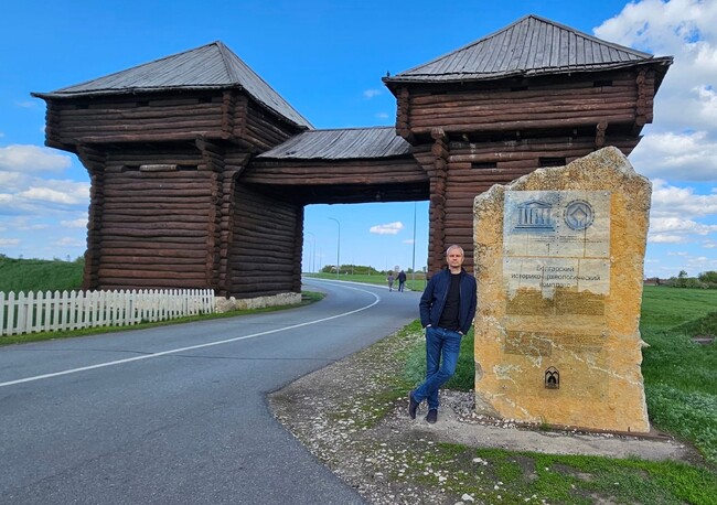 Костадинов: Щеше да е хубаво и българското правителство да се грижи така добре за историята ни като руското