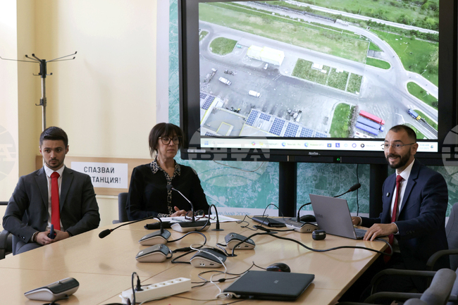 Отпадъкът, който се приема от сивите кофи в София не се преработва, а се заравя директно на сметището, каза Антон Хекимян от ГЕРБ-СДС 