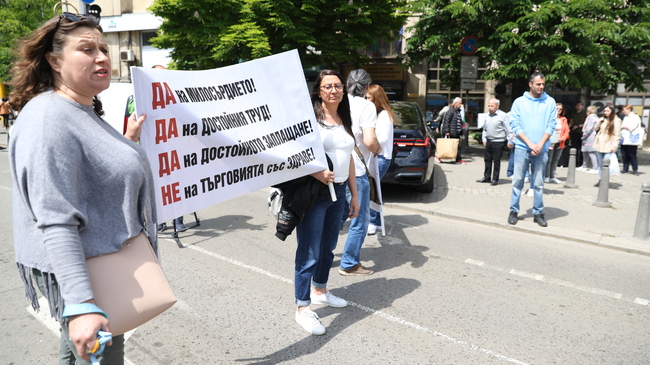 On Professional Holiday, Healthcare Providers Protest over Low Pay 