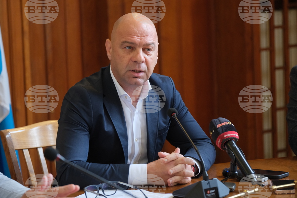 Кметът на Пловдив Костадин Димитров е отказал да приеме ключа за стадион "Христо Ботев" от ръководството на Ботев (Пловдив)