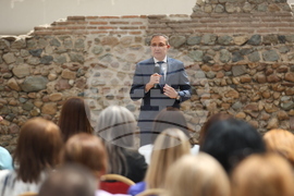 Министерство на труда и социалната политика - „Бални рокли с кауза“