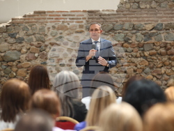 Министерство на труда и социалната политика - „Бални рокли с кауза“