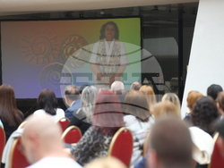 Министерство на труда и социалната политика - „Бални рокли с кауза“