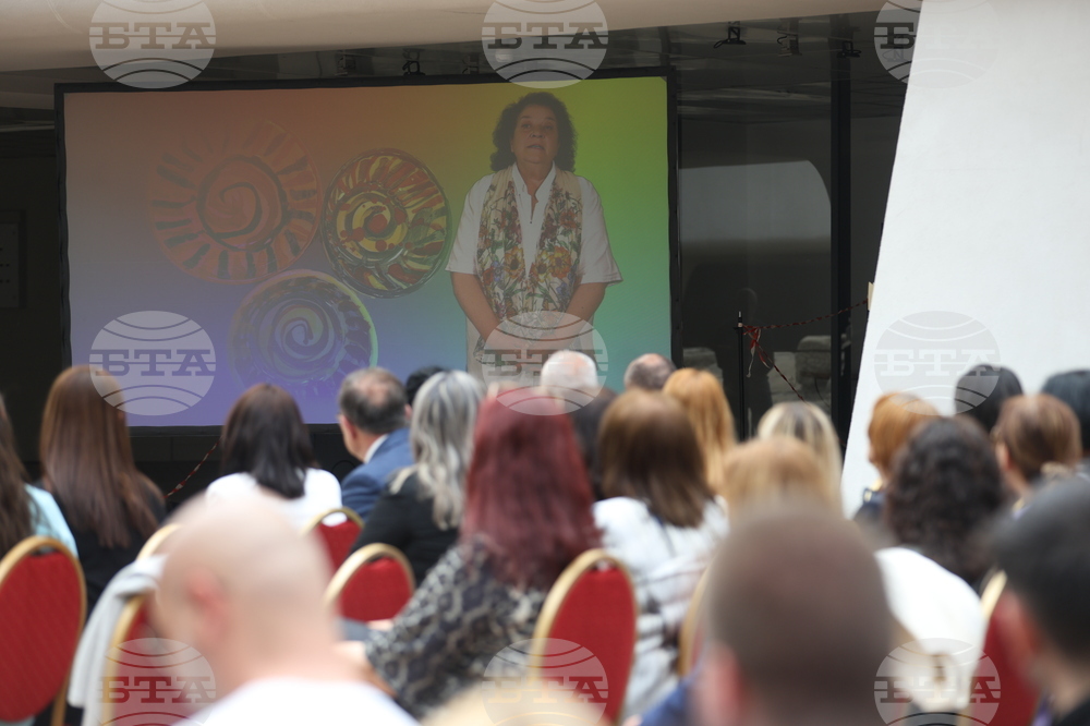 Министерство на труда и социалната политика - „Бални рокли с кауза“