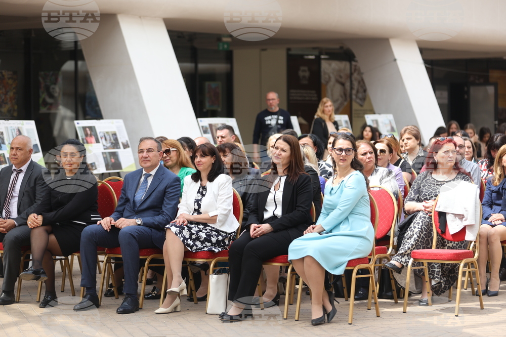 Министерство на труда и социалната политика - „Бални рокли с кауза“