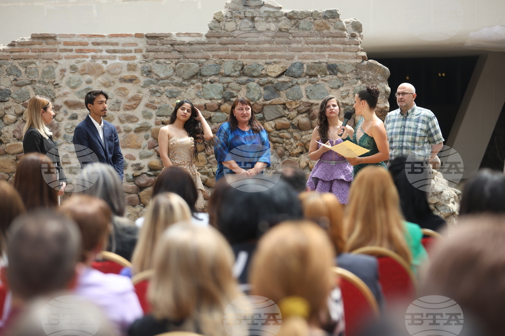 Министерство на труда и социалната политика - „Бални рокли с кауза“