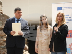 Министерство на труда и социалната политика - „Бални рокли с кауза“