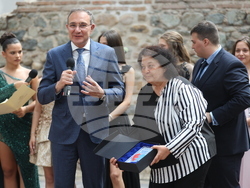 Министерство на труда и социалната политика - „Бални рокли с кауза“