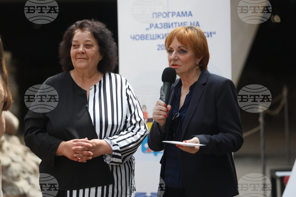 Министерство на труда и социалната политика - „Бални рокли с кауза“