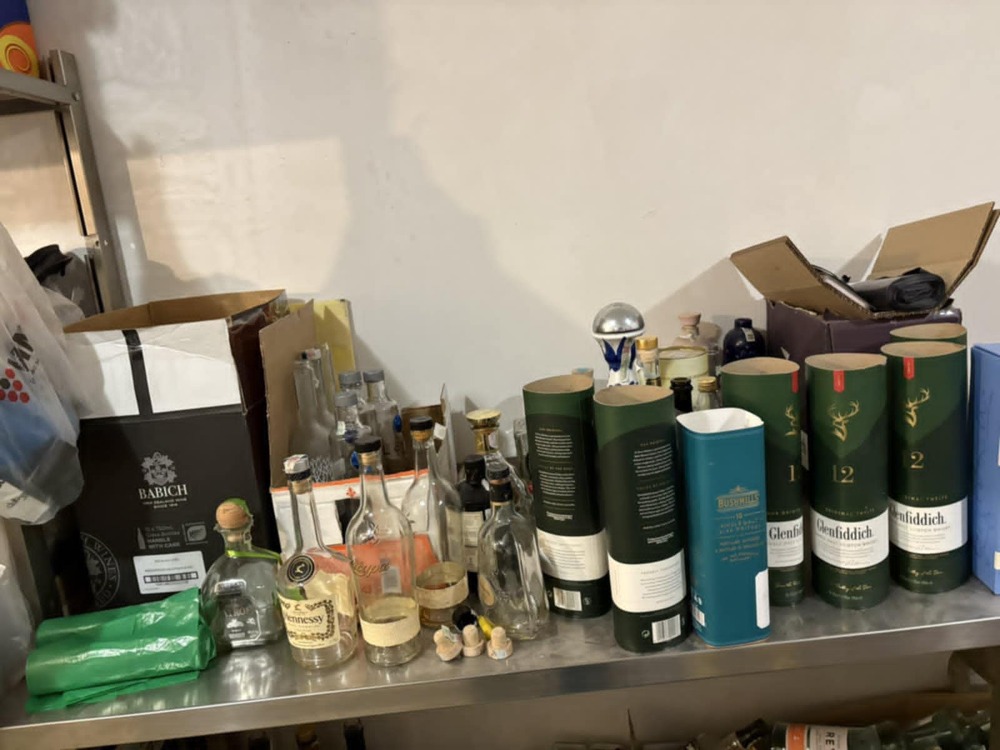 Трима мъже са задържани в Перник за съпричастност към нелегално производство и разпространение на алкохол с фалшив бандерол