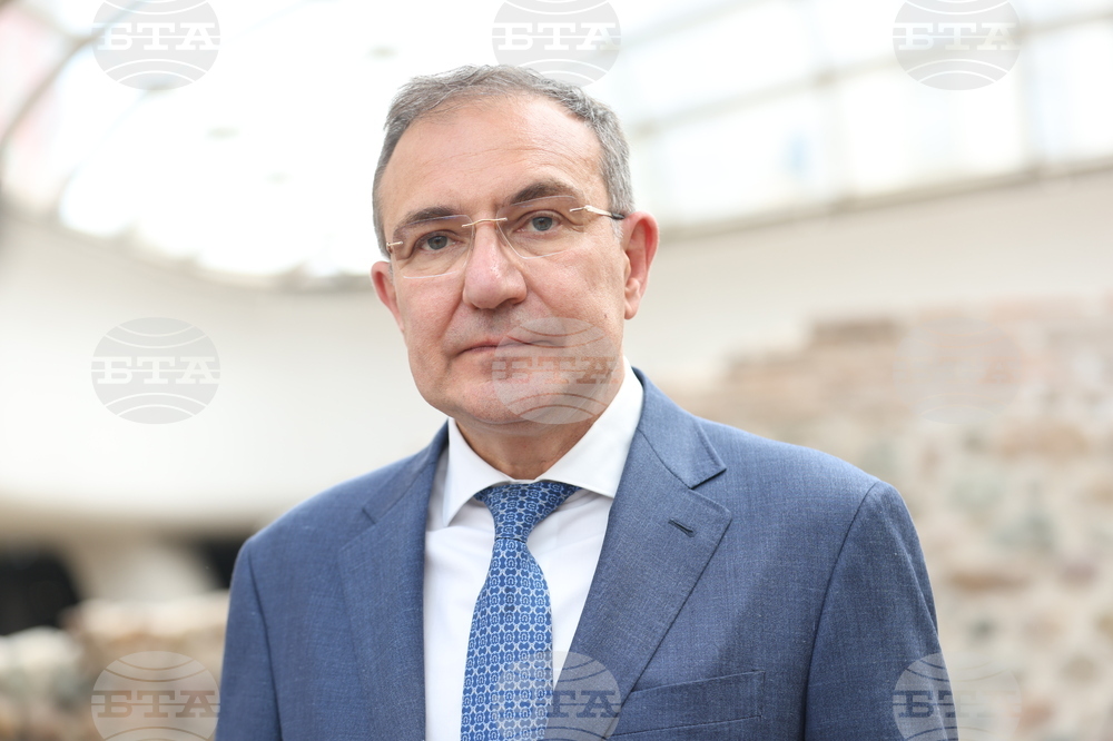 Министерство на труда и социалната политика - „Бални рокли с кауза“