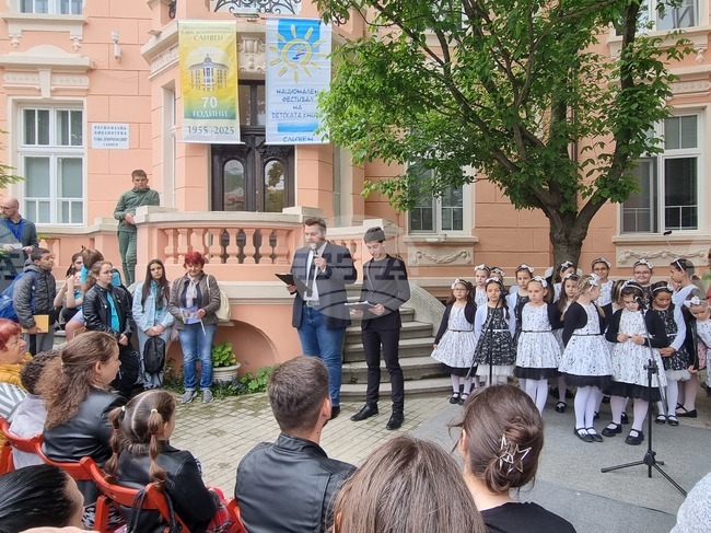 В Сливен наградиха победителите в националния конкурс „Библиотеката - моят остров на съкровищата“