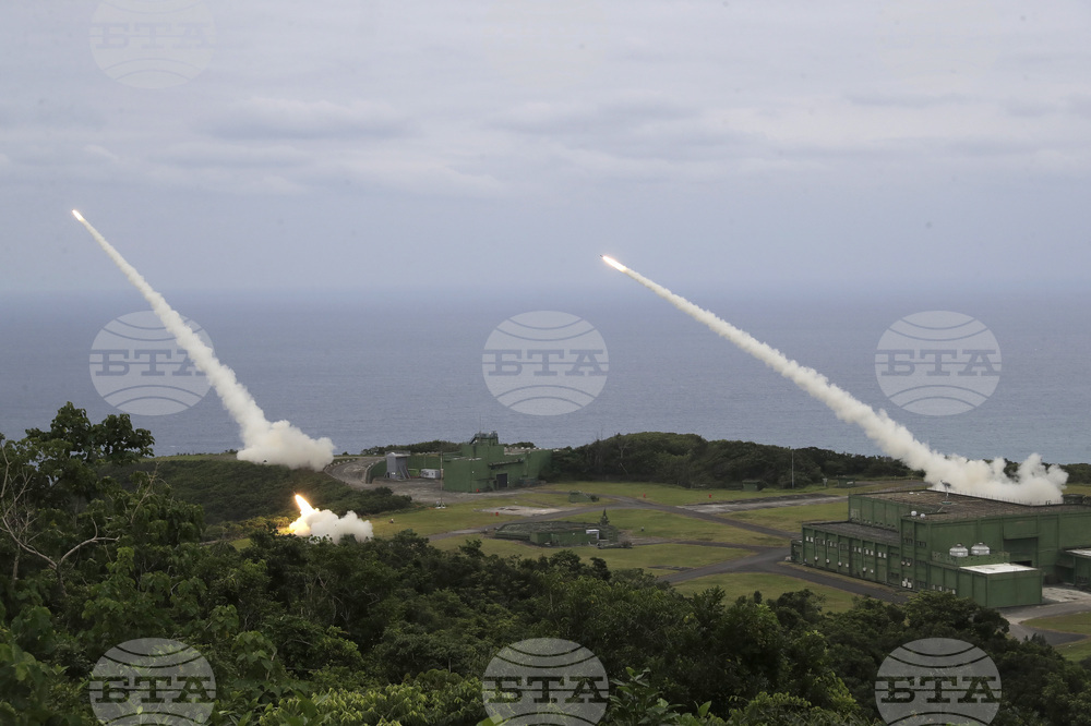 Тайван изстреля високотехнологични американски ракети ХАЙМАРС по време на учение