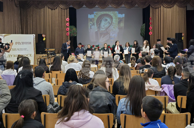 Над 160 творби на ученици от област Видин участват в конкурса „Бог е любов“