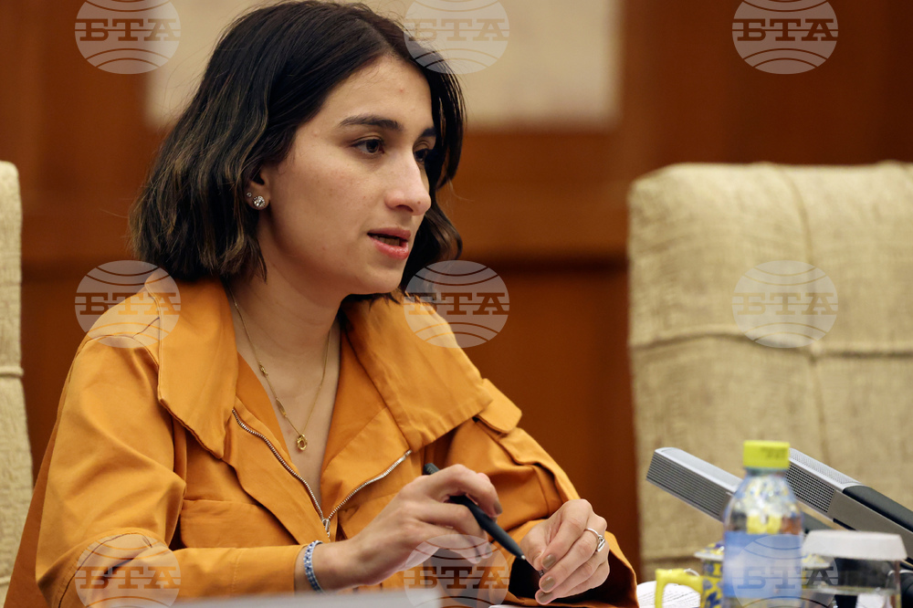 Колумбийската външна министърка Лаура Сарабия подава оставка поради несъгласие с решения на правителството