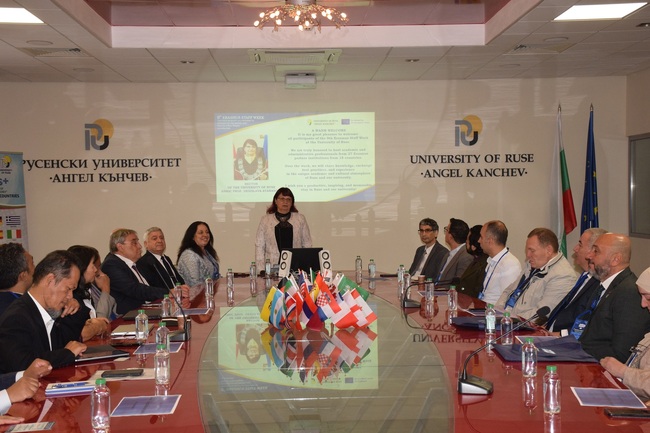 Представители на 24 висши училища от 16 държави участват в международна "Еразъм+ седмица" в Русенския университет