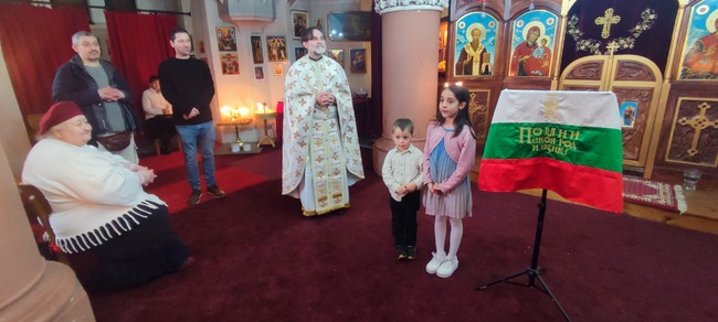 Света литургия беше отслужена от ставрофорен иконом Недялко Калинов в Мюнхен на 11 май