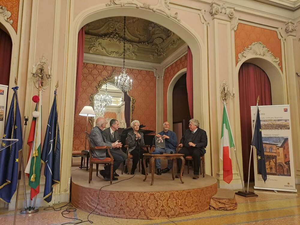 Книгата „Райна Дива“, посветена на Райна Кабаиванска, бе представена в Болоня, Италия