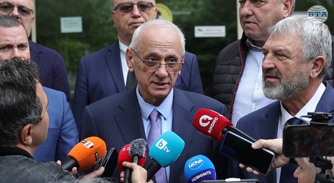 Медицинските сестри имат право да протестират, каза министърът на здравеопазването доц. д-р Силви Кирилов