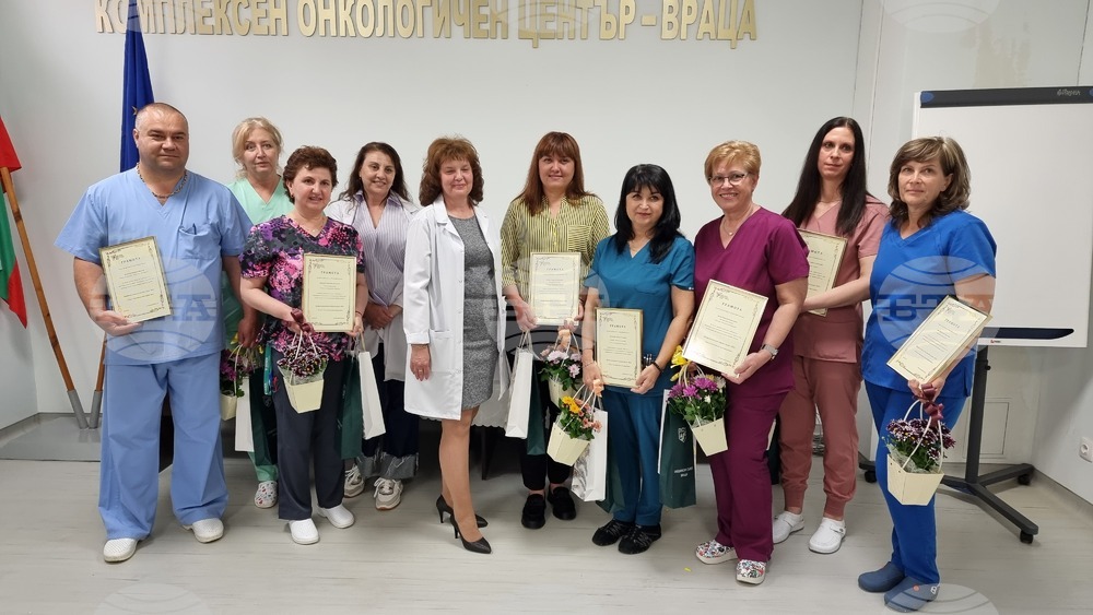 Онкологичният център във Враца отличи най-добрите си специалисти по здравни грижи на церемония по повод Световния ден на сестринството