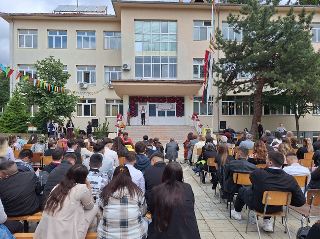 В Опака отбелязаха 175 години просветно дело и 30 години средно училище 