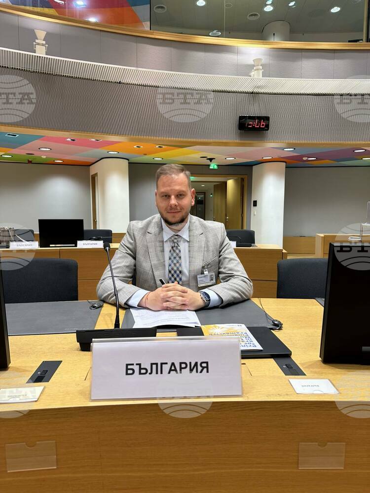 Зам.-министър Петър Младенов коментира въздействието на дезинформацията и манипулациите в киберпространството върху живота на младите на заседание в Брюксел