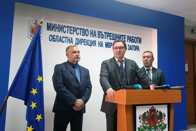 Предложението на президента за провеждане на референдум е чиста проба саботаж на въвеждането на еврото в България, коментира министър Даниел Митов