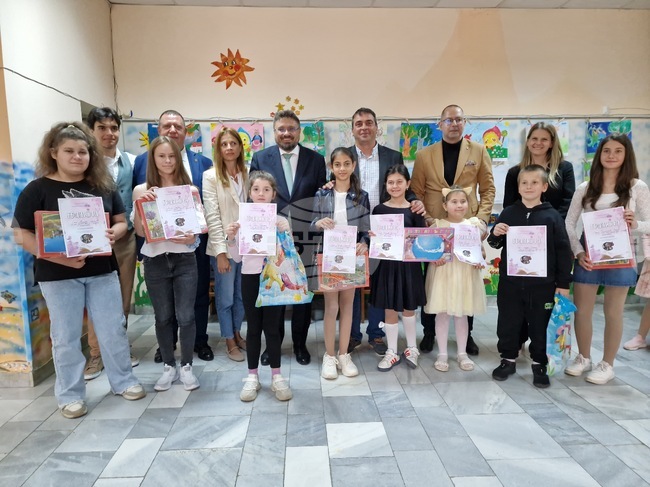 BTA Director General Awards Winners of Competition for Children's Paintings