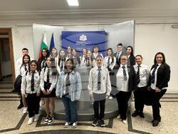 Ученици от Професионалната гимназия по икономическа информатика "Джон Атанасов" в Търговище посетиха МОН 