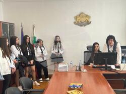 Ученици от Професионалната гимназия по икономическа информатика "Джон Атанасов" в Търговище посетиха МОН 