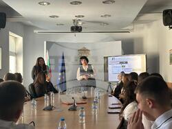 Ученици от Професионалната гимназия по икономическа информатика "Джон Атанасов" в Търговище посетиха МОН 