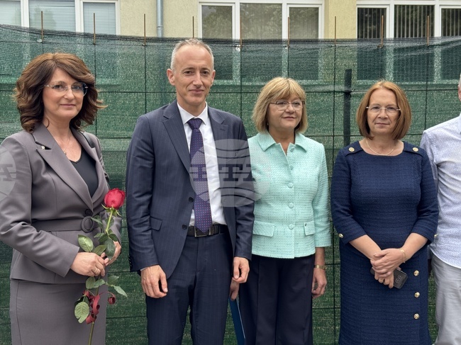 Символична първа копка даде началото на изграждането на физкултурен салон в казанлъшкото Основно училище „Мати Болгария“