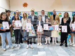 Стражица - „Моят приказен свят" - детски художествен конкурс - награждаване