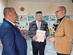 Стражица - „Моят приказен свят" - детски художествен конкурс - награждаване