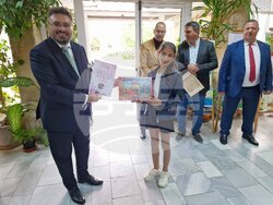 Стражица - „Моят приказен свят" - детски художествен конкурс - награждаване