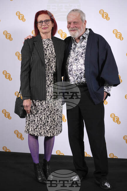 Костюми и "ламата" от последното шоу на живо на "Монти Пайтън" ще бъдат продадени на търг