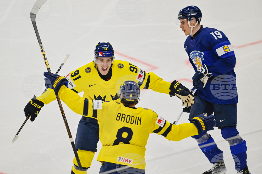 Швеция надигра Финландия и продължава да бъде с перфектен баланс на световното първенство по хокей на лед за мъже 
