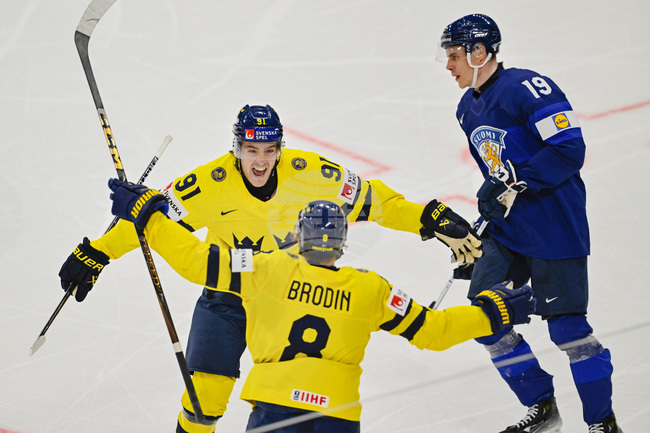 Швеция надигра Финландия и продължава да бъде с перфектен баланс на световното първенство по хокей на лед за мъже 