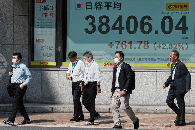 Индексите в Япония и на Уолстрийт се покачиха до няколкомесечни върхове след временното споразумение между САЩ и Китай за митата