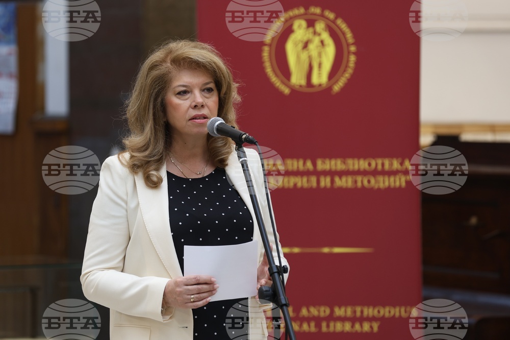 Нека да спорим за бъдещето на България, а не да си обругаваме светините, каза вицепрезидентът Илияна Йотова