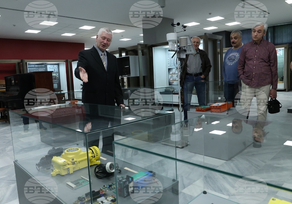 Изложба „Из миналото на родната електроника“