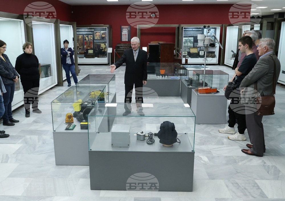 Изложба „Из миналото на родната електроника“