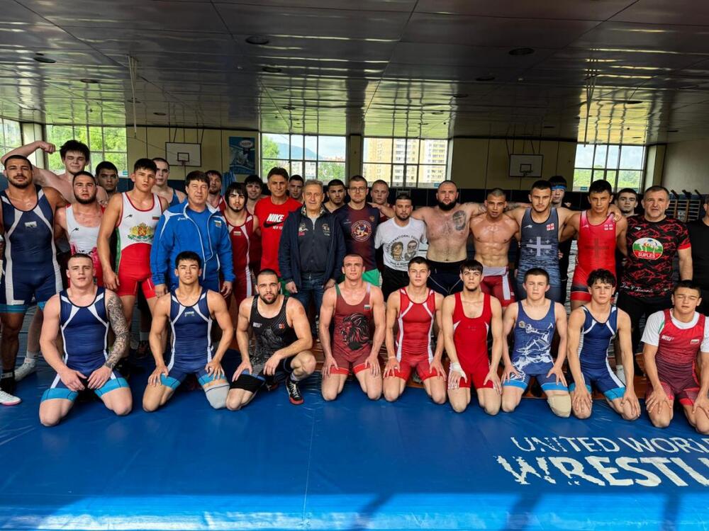 Генералният секретар на БОК Белчо Горанов посети лагера на националния отбор по борба класически стил в комплекс "Диана"