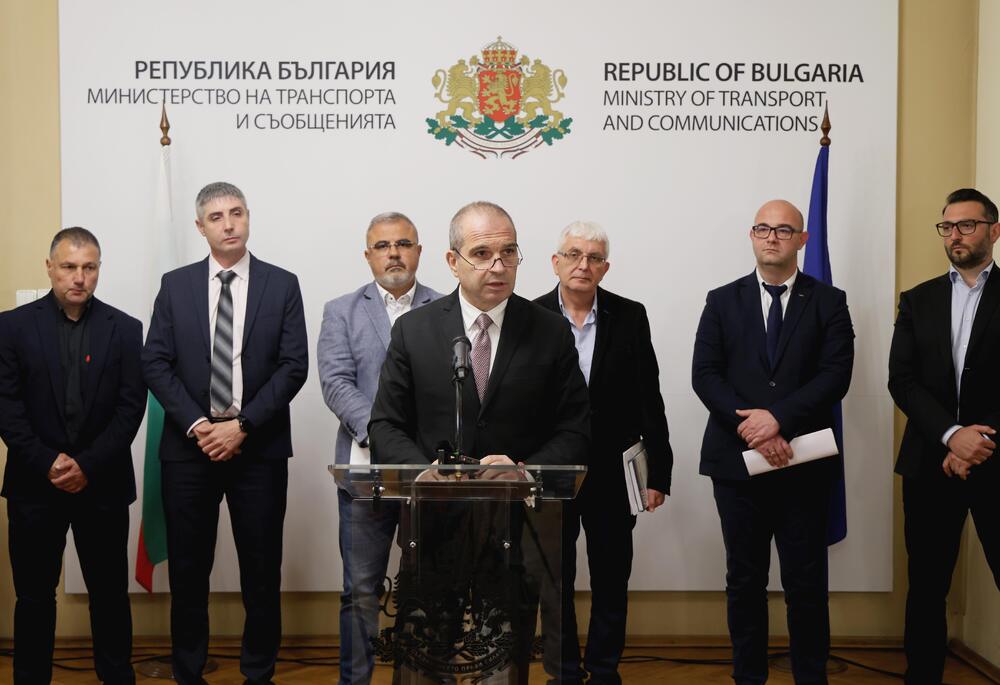  МТС: Отчет на заместник министър-председателя и министър на транспорта и съобщенията Гроздан Караджов за изпълнение на мерките за безопасност в железопътния транспорт